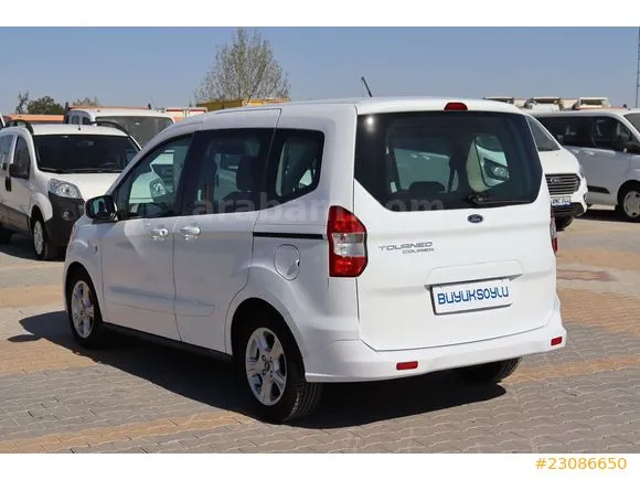 Ford Tourneo Courier 1.5 TDCi Delux Image 3