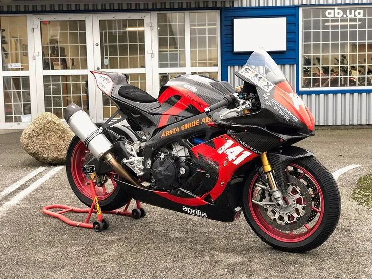 Aprilia RSV4 Image 1